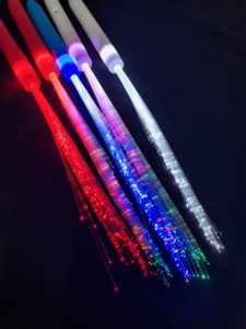 네온글로 키즈 생일 파티 선물 야광 멀티 컬러 15인치 LED 플라스틱 광섬유 막대 3xAG13 배터리 포함 새해맞이 - Product Image 2