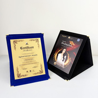 Plaque verticale en velours noir bleu Plaque de certificat en velours pliable avec plaque en or MH-MJ0142