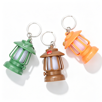 Mini lampe LED rétro pour camping, porte-clés en plastique léger, design de dessin animé, pour cadeaux promotionnels, souvenirs, accessoires