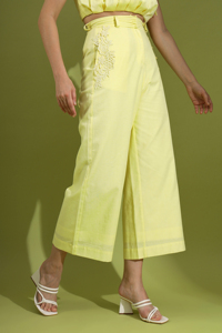 Pantalon large jaune citron pour femme avec détails en dentelle florale, taille haute, élégant et décontracté, idéal pour le bureau et les soirées - Product Image 6