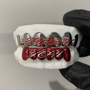 Buchstaben-Gravur Rot-Weiß Emaille Hip-Hop 925 Silber Grillz Phonk Zahnschmuck Maßgefertigte Y2K Zahn-Grillz - Product Image 1