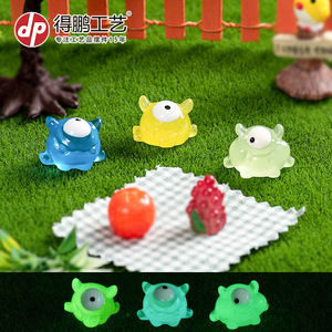 Figurine de monstre à une œille en résine, qui brille dans le noir, ornement de bureau miniature, accessoire décoratif de style dessin animé - Product Image 5