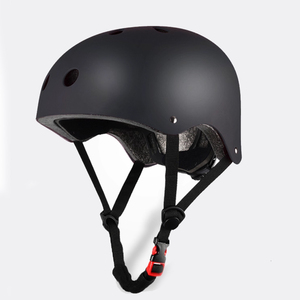 Capacete Esportivo Ajustável Leve e Fresco com Certificação CE OEM, Resistência a Impactos e Ventilação para Skate, Ciclismo, Patinete e Patins - Product Image 1