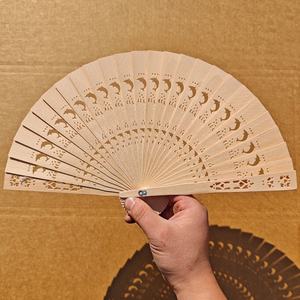 <span class=keywords><strong>Abanico</strong></span> <span class=keywords><strong>de</strong></span> mano <span class=keywords><strong>de</strong></span> madera plegable Gramineae <span class=keywords><strong>de</strong></span> 20cm con logotipo personalizado para bodas, promociones y fiestas, regalo <span class=keywords><strong>de</strong></span> boda fragante para Decoración - Product Image 2