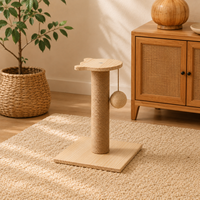 Arbre à chat d'intérieur compact et sécurisé au design épuré, avec griffoir et structure d'escalade