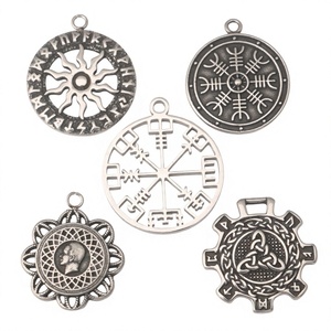 Círculo de Runas Vikingas Nórdicas, Joyería Moderna de Acero Inoxidable para Hombre, Estilo Retro Hip-Hop - Product Image 1