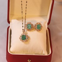 Kalung wanita liontin telinga kecil zirkon zamrud merah jaring set rasa tinggi tidak kehilangan warna rantai kerah Baja titanium