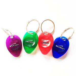 Logo de promotion sur le grattoir de billet de loterie en plastique avec porte-clés en forme de goutte d'eau - Product Image 1
