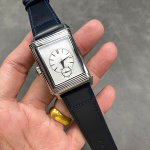 Reloj de Vestir Unisex de Alta Gama con Caja Rectangular en Tono Plateado, Subesfera y Diseño Abatible - Product Image 4