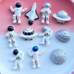 Abalorios de Resina Planos de Astronauta Espacial, Cohete, OVNI, Dibujos Animados, Galaxia y Planeta para DIY, para Fundas de Teléfono, Imanes de Nevera y Decoración de Coche, Venta al por Mayor - Product Image 3