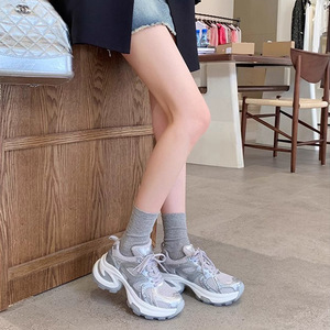 Baskets décontractées tendance pour femme en cuir véritable, style rétro populaire, respirantes, légères, rehaussantes, pour la marche - Product Image 1