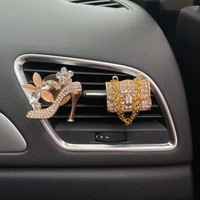 Y-1107 Décoration intérieure de voiture, clip diffuseur de parfum pour grille d'aération de voiture, motif chaussure en strass de cristal