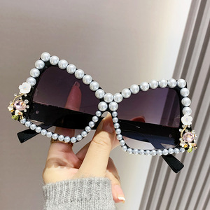 Luxury Diamond Glasses <b>Large</b> <b>Frame</b> Fashion Trend Sunglasses with Irregular Bow Pearl for April Fool's Day Wholesale - Product Image 5