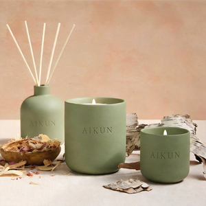 AIKUN Proveedor Mayorista de Velas Aromáticas Artesanales de Cera de Soya en Frascos de Cerámica para Yoga, Meditación y Spa - Product Image 1