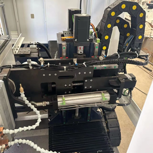 Centre d'usinage CNC 3 axes pour profilés de fenêtres en aluminium, machine de fraisage d'extrémités - Product Image 5