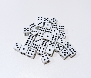 Trắng đen D6 góc vuông thẳng Mini đa diện xúc xắc nhỏ chấm trò chơi đồ chơi sòng bạc trò chơi tùy chỉnh xúc xắc Thành phần nhựa - Product Image 2