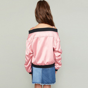 เสื้อผ้าเด็กแบบสม็อคขายส่ง เสื้อแจ็คเก็ตซาตินแบบควิลท์เปิดไหล่ - Product Image 2