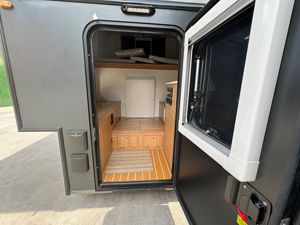 Camper pour pick-up, Camper d'aventure pour pick-up, Camper 4x4, Caravane pour pick-up, Caravanes de luxe tout-terrain - Product Image 3