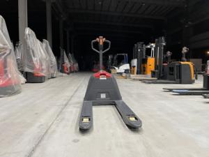 รถยกพาเลทไฟฟ้า WELIFT EPT15C 1.5 ตัน พร้อมแบตเตอรี่ลิเธียม มอเตอร์ไฟฟ้ากระแสสลับ ระบบไฮดรอลิกเลื่อนด้านข้าง และยางโพลียูรีเทน - Product Image 6