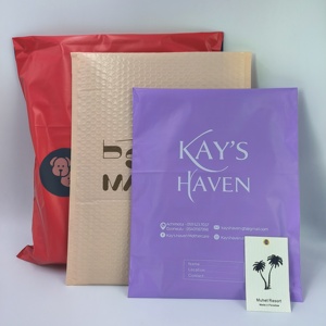 Sac d'expédition en polymailleur écologique rouge personnalisé à vente chaude, à base de plantes, pour t-shirt, colis de livraison, sac polymailleur pour vêtements - Product Image 5