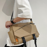 Sac bandoulière messager imperméable en polyester pour homme avec fermeture éclair, grande taille, idéal pour les trajets quotidiens et le travail