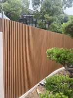 Valla de Pared Moderna para Exteriores de WPC de Segunda Generación, Coextruida, Impermeable, Resistente a la Corrosión, Resistente a los Rayos UV, Ignífuga, Comercial