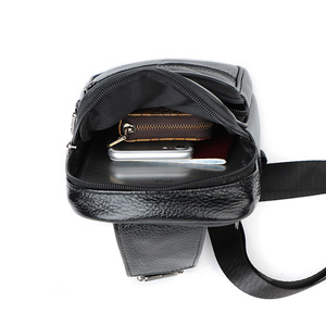 กระเป๋าคาดหน้าอกหนังแท้สำหรับผู้ชาย น้ำหนักเบา ทนทานต่อการใช้งานกลางแจ้ง สวมใส่สบาย สีพื้น ฤดูใบไม้ร่วง 2024 - Product Image 4