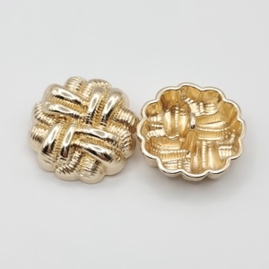 Tùy Chỉnh Thiết Kế Thời Trang Phong Cách Khác Nhau Kích Thước Lớn May Vàng Sang Trọng Ưa Thích Nút Kim Loại Kẽm Hợp Kim Nút Cho Phù Hợp Với Quần Áo - Product Image 1