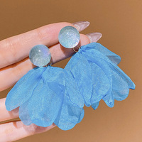 Pendientes de pétalos de flores grandes de moda de verano, pendientes de tuerca de corazón de resina dulce, pendientes de flores de tela colorida para mujer, joyería