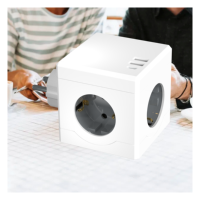 Adaptateur de voyage UE 6-en-1 avec 2 ports USB-A, 1 port USB-C et 3 prises CA 250V/16A – Multiprise cube EU