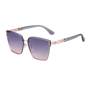 Lunettes de soleil tendance pour femmes, monture en métal, branches à chaîne, protection UV400, grandes lentilles carrées C1C3 KS-3628 - Product Image 3