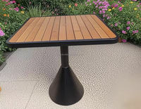Ensemble de table carrée portable de style européen avec protection solaire extérieure, idéal pour les cafés, les salons de thé, les bars musicaux et les zones de repos.