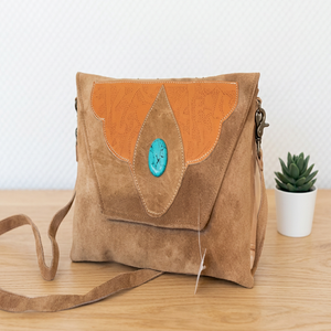 Bolso Bandolera de Gamuza Hecho a Mano KAMARVY con Cierre de Solapa y Botón Turquesa, Ecológico, 1-1.9L, para Uso Diario Informal - Product Image 3