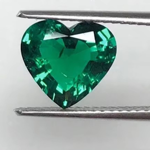 Moissanite verte de laboratoire, taille cœur, pierre précieuse avec changement de couleur, qualité AAA premium pour la fabrication de bijoux - Product Image 1