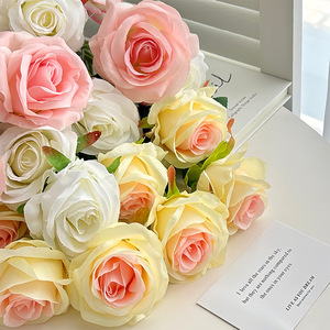 D255 seda <span class=keywords><strong>rosas</strong></span> <span class=keywords><strong>rojas</strong></span> artificiales colorido ramo plástico flores secas mesa de comedor adornos boda arte Decoración - Product Image 4