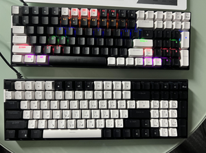 คีย์บอร์ดสำหรับเล่นเกมกลไกแบบมีสาย<span class=keywords><strong>100</strong></span>คีย์ใหม่แป้นพิมพ์สีฟ้า kailh ตัวสวิตช์ <span class=keywords><strong>RK</strong></span> แกนสีรุ้งแบบมีไฟอินเทอร์เฟซแบบ C ภาษาอังกฤษ - Product Image 4