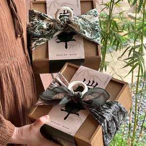 Coffret Cadeau Fête des Bateaux-Dragons : Boîte Cadeau en Bois Exquise avec Mouchoir et Nœud – Cadeau d'Entreprise Haut de Gamme et Discret pour les Fêtes - Product Image 4