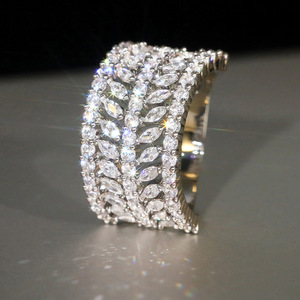 Anello Geometrico a Foglia per Donne, Gioiello Elegante e Scintillante per Matrimonio - Product Image 2