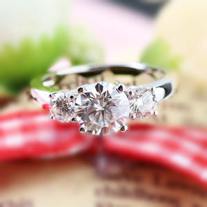 แหวนเพชรโมอิสสังเคราะห์สามก้อนสีขาวทอง14K ใหม่2025 - Product Image 6