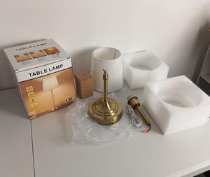 <span class=keywords><strong>Lampe</strong></span> de bureau sans fil portable, <span class=keywords><strong>lampe</strong></span> d'ambiance rétro pour la décoration de restaurant, <span class=keywords><strong>lampe</strong></span> de chevet pour chambre à coucher, <span class=keywords><strong>lampe</strong></span> de nuit en tissu et métal - Product Image 5