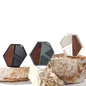 Rafraîchisseur d'air de voiture suspendu en forme de couronne personnalisé OEM Vente à chaud Bois EVA de luxe avec placement de tableau de bord <span class=keywords><strong>parfum</strong></span> citron et rose - Product Image 3