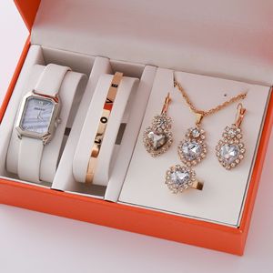 Ensemble de montres à quartz pour femmes élégantes, bijoux en forme de cœur et bracelet, ensemble cadeau pour anniversaire et anniversaire de mariage - Product Image 2