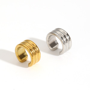 ต่างหูหนีบแบบเรขาคณิต ไทเทเนียมสตีล สีทอง เครื่องประดับแฟชั่นสำหรับผู้หญิง - Product Image 5