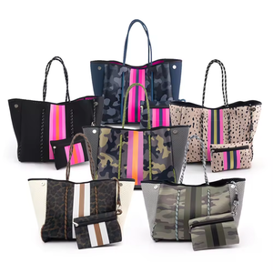 Borse Donna di Tendenza: <span class=keywords><strong>Borsa</strong></span> a Mano da Spiaggia in Neoprene Perforato <span class=keywords><strong>per</strong></span> <span class=keywords><strong>il</strong></span> <span class=keywords><strong>Mare</strong></span>, <span class=keywords><strong>Borsa</strong></span> Tote Estiva in Neoprene da Donna - Product Image 3