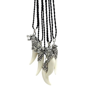 Collana da uomo <span class=keywords><strong>con</strong></span> <span class=keywords><strong>ciondolo</strong></span> in resina a forma di dente di <span class=keywords><strong>lupo</strong></span> della Mongolia Interna, audace e di tendenza, <span class=keywords><strong>con</strong></span> personalità unica NSAD-111 - Product Image 4