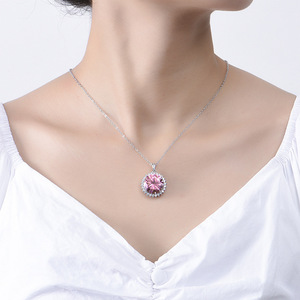 Collana con Ciondolo in Pietra Rosa per Donne, Gioiello Semplice e alla Moda per Uso Quotidiano - Product Image 4