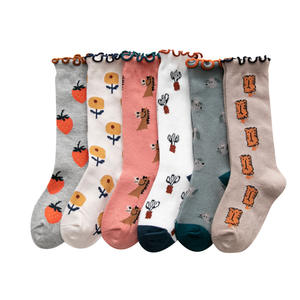 Chaussettes de cheville à volants pour enfants-Chaussettes colorées pour enfants avec motifs vibrants Chaussettes extensibles douces pour le jeu quotidien et les vêtements d'école - Product Image 1
