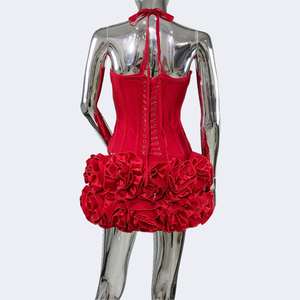 ชุดเซ็ตสองชิ้นสีแดงสุดหรูสำหรับผู้หญิง เสื้อครอปแบบผูกคอเซ็กซี่สำหรับฤดูร้อน พร้อมกระโปรงมินิสเกิร์ตลายดอกไม้ 3 มิติ ชุดรัดรูปสำหรับงานพรอม ปาร์ตี้ ค็อกเทล - Product Image 3