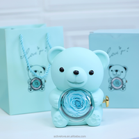 Boîte Carrée Rotative Ours en Gros avec Fleurs Éternelles Préservées pour Bijoux, Cérémonies de Remise des Diplômes, Noël, Thanksgiving, Saint-Valentin