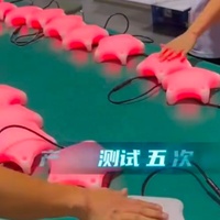 Mur d'escalade interactif en plastique pour salle de jeux intérieure avec poignées LED, capacité supérieure à 500 kg